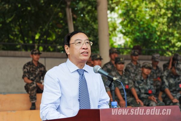山东大学党委书记李守信出席典礼并致辞.jpg